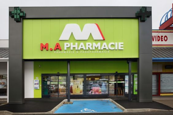 Biển quảng cáo ốp nhôm chữ nổi M A Pharmacie