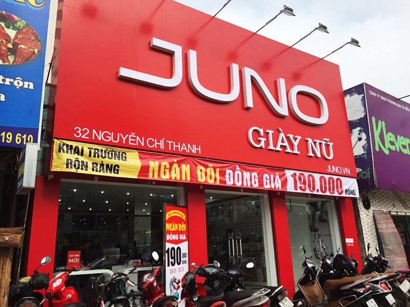 Biển quảng cáo shop giày Juno